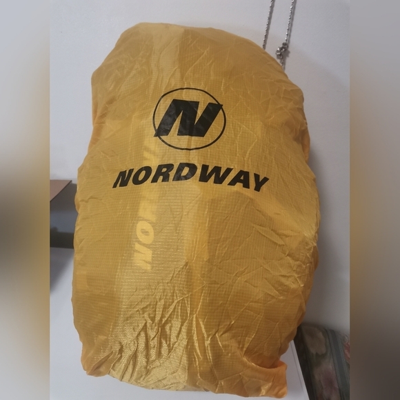 NORDWAY HIKING BACKPACK WITH RAIN TRAVEL COVER - Picture 4 of 6